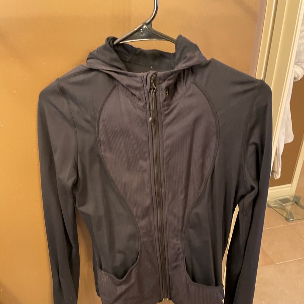 Black lululemon running jacket